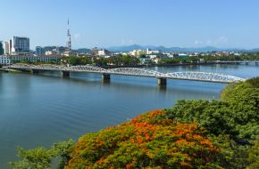 Turismo en el Puente Tràn Tiền – Belleza serena entre las montañas del Noroeste