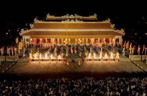 Ciudadela Imperial de Huế por la noche: una experiencia mágica que recrea los rituales de la dinastía Nguyễn