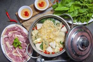 NINH BÌNH – DISFRUTA DE LA ESPECIALIDAD DE CABRA DE MONTAÑA ENTRE PAISAJES NATURALES IMPRESIONANTES
